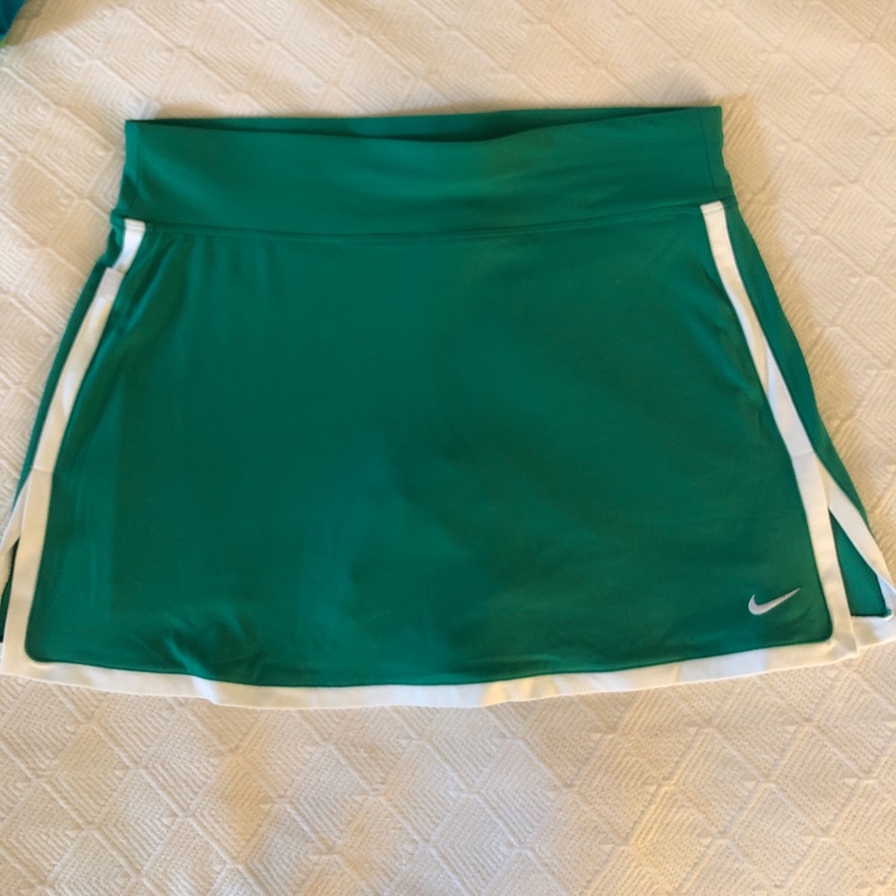 Nike border tennis skirt.